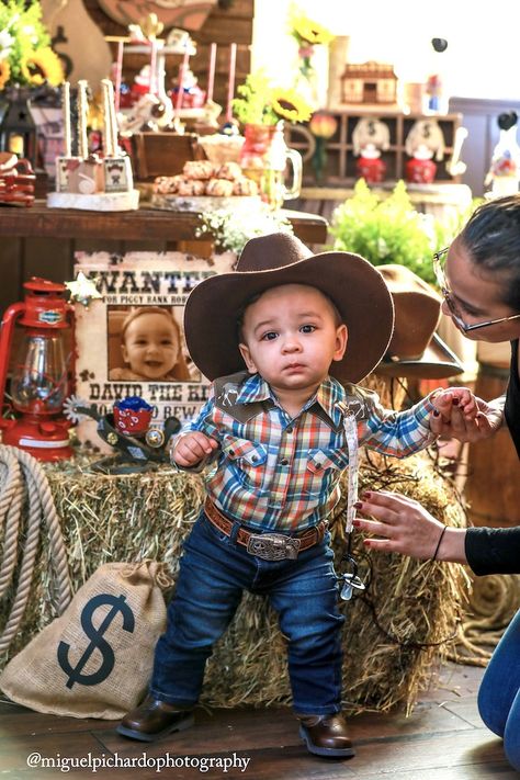 Cowboy Birthday Party Decorations, Cowboy First Birthday, Cowboy Themed Birthday Party, Rodeo Birthday Parties, Rodeo Outfit, Cowboy Theme Party, Farm Themed Birthday Party, Boys 1st Birthday Party Ideas, Cowboy Birthday Party