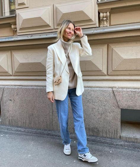 Vilma Bergenheim (@vilmabergenheim) • Instagram photos and videos Ivory Blazer Outfit, Random Woman, Leia Sfez, Wardrobe Aesthetic, Casual Grunge, Fall Mood, Denim Chic, Sporty Casual, Jeans Outfits