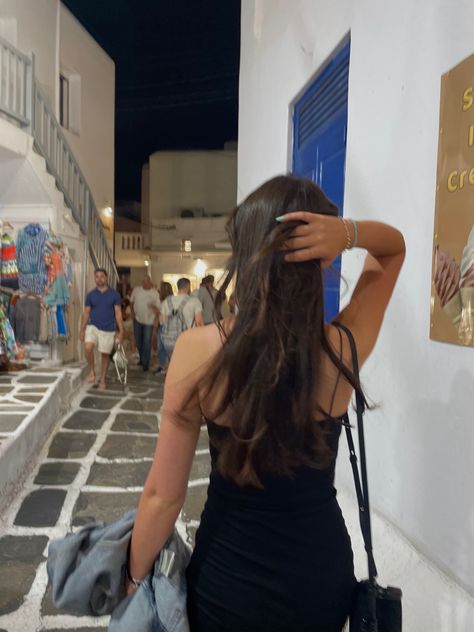 Mykonos Aesthetic Night, Mykonos Photo Ideas, Mykonos Greece Aesthetic, Greece Photo Ideas, Mykonos Aesthetic, Nightout Aesthetic, Greece Girl, Greece Women, Couples Pic