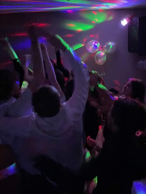 #party #boys #fun #teenage #night #friends #teenagers #friendship #fête #lights Party Boy Aesthetic, Teenage Parties, French Party, Pijama Party, Party Boy, Night Friends, Aesthetic Boys, Aesthetic Boy, Original Character