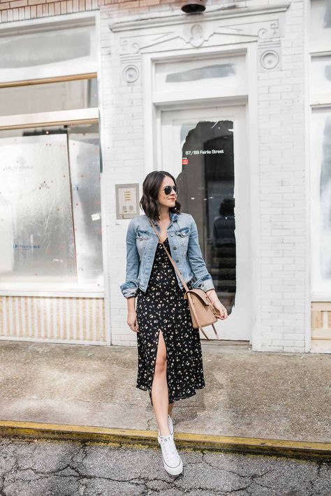 What To Shop At The Reformation Sale Converse Ootd, Women's Summer Outfits, Outing Outfit, The Reformation, Casual Day Outfits, Elegante Casual, Chambray Dress, Casual Work Outfits, Mode Inspo