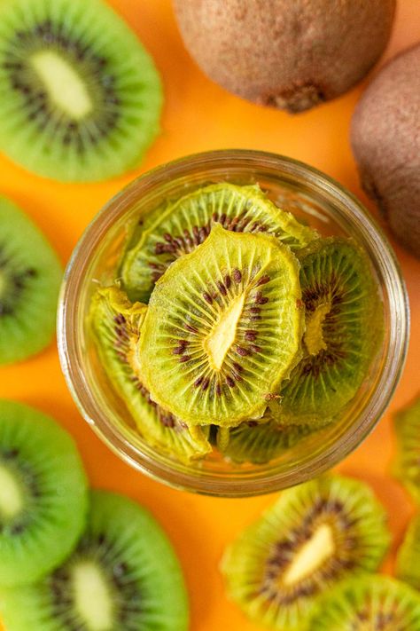 Learn how to dehydrate kiwi with this complete guide. You'll love having dried kiwi for snacking—they are like sweet & sour gummy candies, but natural! Dehydrated Kiwi, Kiwi Recipe, Dried Kiwi, Kiwi Recipes, Gummy Candies, Hiking Snacks, Dried Fruit Mix, Veggie Chips, Fruit Packaging