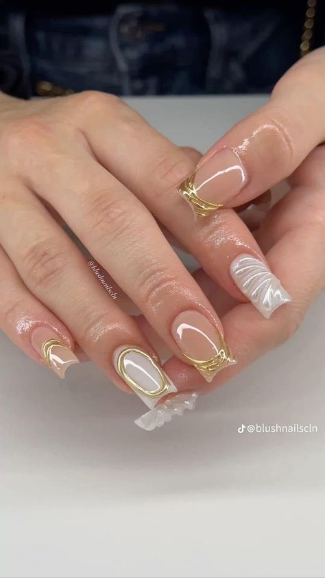 Beige Acrylic Nails Design, Junior H Nails Ideas, Short White And Gold Nails, Fancy French Tips, Medium Length Nail Ideas, White Nails With Gold, Gold Acrylic Nails, Gold Nail Designs, Edgy Nails