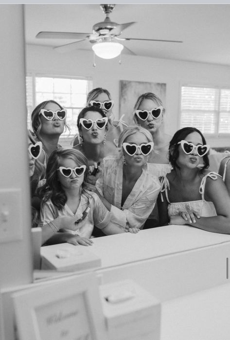 Bachelorette Party Pictures, Bride And Bridesmaid Pictures, Bachelorette Party Photo, Bridesmaid Pictures, Bridal Party Getting Ready, Bridesmaid Photoshoot, Wedding Portrait Poses, Bridesmaid Getting Ready, Getting Ready Wedding