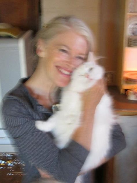 Janice Udell in her kitchen holding Whispers - her white Persian cat. Fluffy White Cat, White Persian Cat, Persian Cat, White Cat, Visual Artist, Persian, My Style, Animals, White