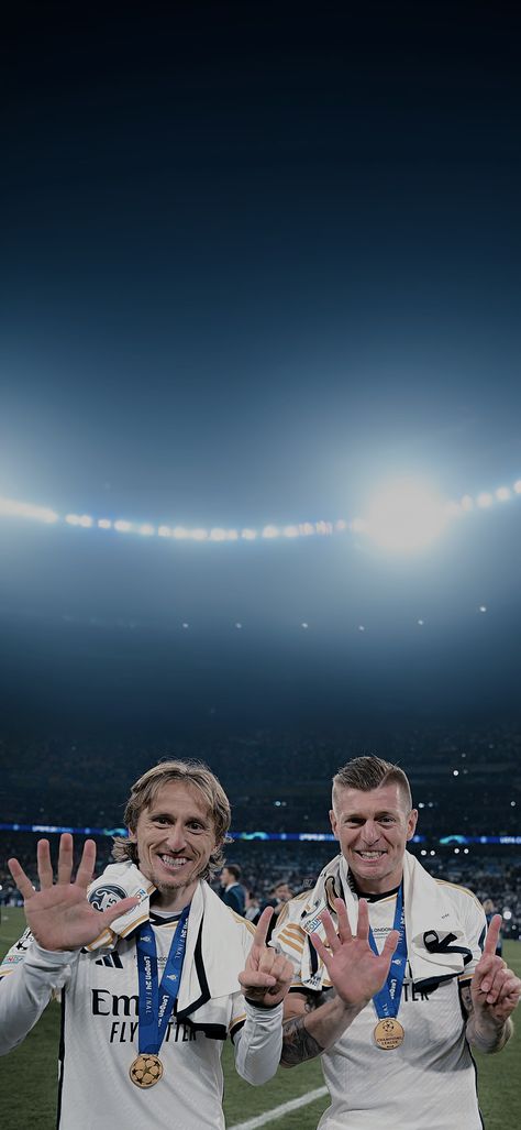 Real Madrid Wallpapers Aesthetic, Read Madrid, Kroos Modric, Wallpaper Real Madrid, Real Madrid Wallpaper, Cristiano Ronaldo Goals, Real Madrid Photos, Real Madrid Football Club, Cristiano Ronaldo Style