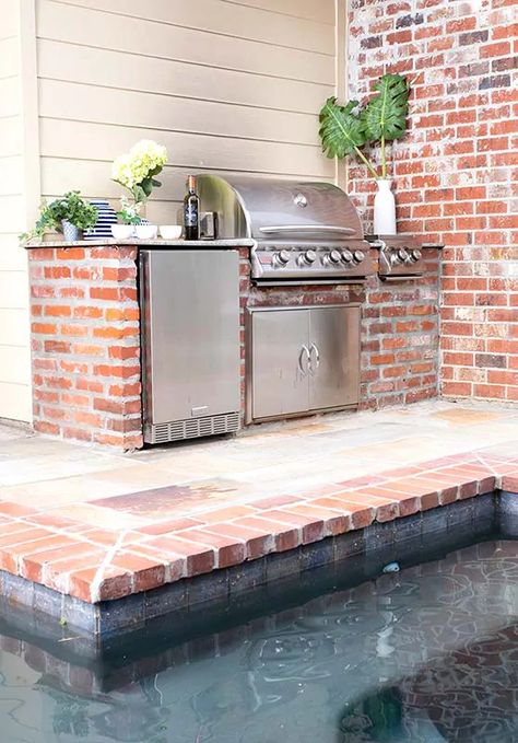 Outdoor Grill Patio, Kitchen Design Outdoor, Grill Patio, Small Outdoor Kitchens, Seating Outdoor, Brick Bbq, Fireplace Outdoor, Outdoor Bbq Area, Outdoor Grill Station