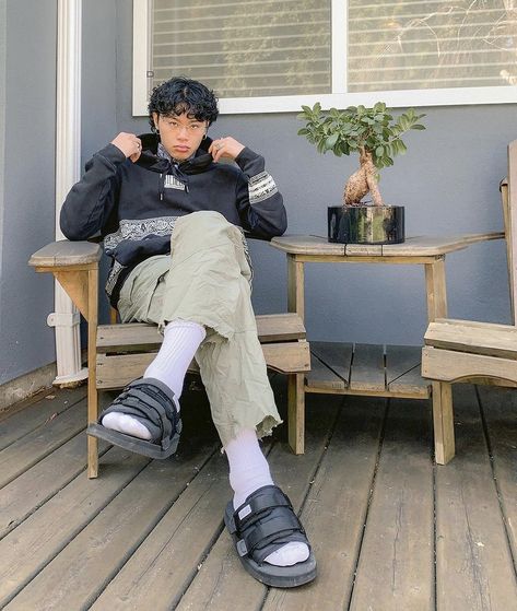 Sandals And Socks Outfits Men, Men Platform Shoes Outfit, Sock And Sandals Outfit, Suicoke Outfit, Streetwear Sandals, Suicoke Sandals Outfit, Sandals With Socks Outfit, Slides Outfit Casual, Socks And Sandals Outfit