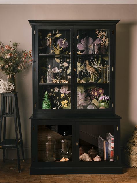 These Stand-Alone Cabinets Make It Possible to Pass on a Custom Kitchen Black China Cabinet, Muebles Shabby Chic, Black China, Devol Kitchens, Painted Cupboards, Floral Room, Mediterranean Homes, Flipping Furniture, Glass Doors