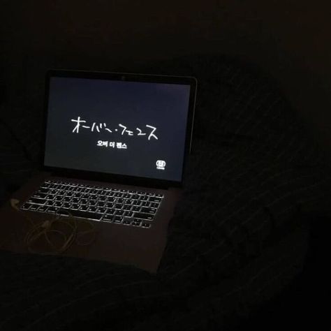 Laptop Aesthetic, Dark Feeds, Dark Paradise, Aesthetic Japan, Night Vibes, Aesthetic Themes, Night Aesthetic, White Aesthetic, Grunge Aesthetic