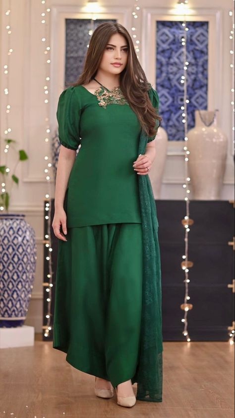 August Dress, Outfit Ideas Home, Neelam Muneer, Pakistani Women Dresses, Stylish Kurtis Design, Crafts For Children, Pakistani Drama, Hijabi Fashion Casual, Beautiful Pakistani Dresses