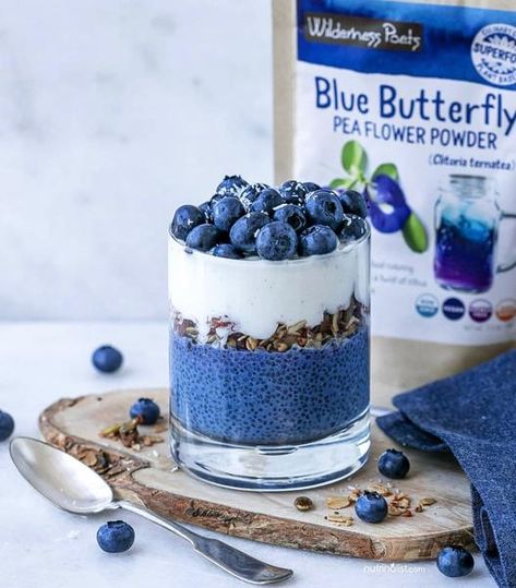 Blue Butterfly Pea Flower, Blue Is My Favorite Color, Butterfly Pea Tea, Blue Desserts, Butterfly Pea Flower, Rainbow Food, Makanan Diet, Butterfly Pea, Blue Food