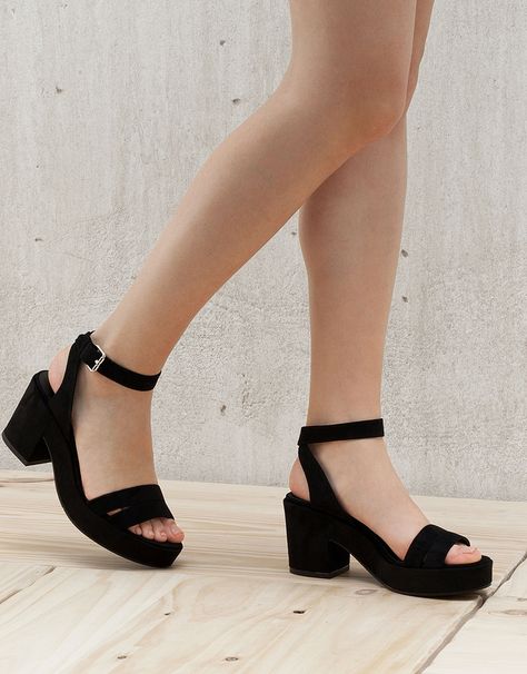 Bershka Japan - BSK strappy low heel sandals Sepatu Pump, Kasut Tumit Tinggi, Low Heel Sandals, Girly Shoes, Prom Shoes, Pretty Shoes, Dream Shoes, Mode Inspiration, Casual Shoes Women