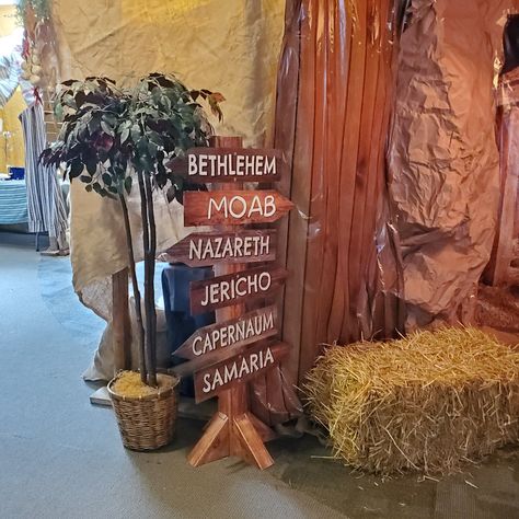 Night In Bethlehem Decorations, Nativity Stage Design, A Night In Bethlehem Christmas Party, Bethlehem Christmas Decoration, Journey To Bethlehem Decorations, Bethlehem Marketplace Ideas, A Night In Bethlehem Ideas, Bethlehem Decorations, Fest Table