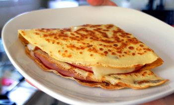 Ham & Cheese Crepes. Oddly enough, with an extra egg inside. Worth a try. Egg Crepes, Cheese Crepes, Best Crepe Recipe, Ham And Cheese Crepes, Breakfast Crepes, French Crepes, Crepe Pan, Savory Crepes, Ham Cheese