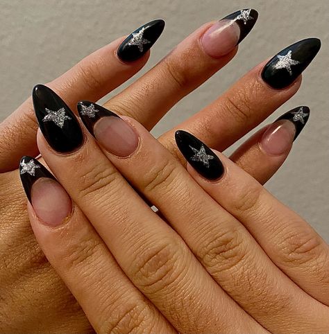 Short Square Acrylic Nails Chrome, Black And Silver Star Nails, Black Stars Nails, Black Nails Silver, Silver Star Nails, Silver And Black Nails, Chrome Star Nails, Black Star Nails, Nails Silver Chrome