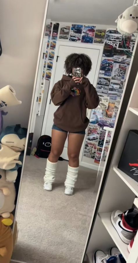 Her insta and tiktok is _janiyad #cute #fits #y2k #janiyad #bodygoals Fit Inspo For School Outfits Winter, Ugly Outfits Funny, Cute Harajuku Outfits, Outfits For Wide Shoulders, Alt Outfits Black Women, Alternative Fashion Black Women, Let Warmer Outfits, Outfit Ideas Curvy Body Types, Fair Outfit Ideas Fall