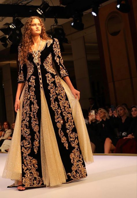 Algerian traditional dress Black Velvet Coat, Algerian Clothing, Fancy Dresses Long, Velvet Coat, What Should I Wear, Black Gown, Traditional Dress, Fancy Dresses, Traditional Dresses