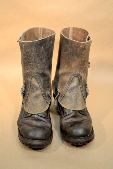 Distressed steam/dieselpunk spats/gaiters Star Wars Outfits, Trekking Shoes, Fabric Accessories, Sewing Leather, Vintage Fits, Unique Shoes, Mens Leather, Designer Boots, Custom Shoes