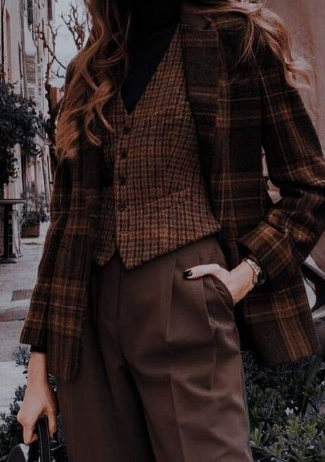 Suit Vests For Women And Inspiring Outfit Ideas For Dark Academia & 90s Workwear Aesthetics - The Mood Guide Academia Aesthetic Outfit, Dark Academia Outfits, Dark Academia Outfit, Academia Clothes, Academia Outfits, Academia Style, Dark Academia Fashion, Academia Fashion, Mode Inspo