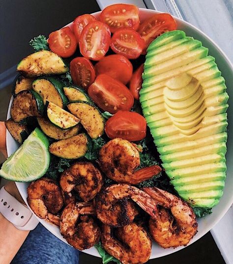 ☆ 𝚙𝚒𝚗𝚝𝚎𝚛𝚎𝚜𝚝 𝚎𝚕𝚎𝚗𝚊𝚟𝚒𝚕𝚊𝚊 ☆ Blackened Shrimp, Dinner Keto, Keto Healthy, Happy Mind, Healthy Shrimp, Recipes Appetizers, God Mat, Diet Vegetarian, Recipes Breakfast