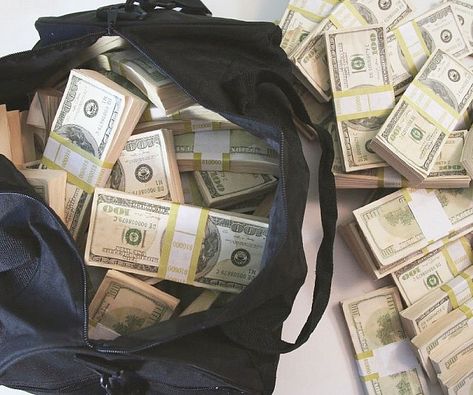 500K Prop Money Filled Duffel Bag Prop Money, Fake Money, Money Stacks, Gold Money, Money On My Mind, Money Magnet, Instant Money, Money Spells, Become A Millionaire