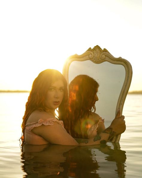 Photoshoot water lagoon beach mirror nymph ninfa mirror espelho Mirror Beach Photoshoot, Midsummer Photoshoot, Beach Mirror, Lagoon Beach, Water Nymph, Content Inspiration, Mirror Photography, Water Nymphs, Beach Photoshoot