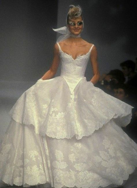 Vivienne Westwood Marie Antoinette Wedding Dress, Victorian Style Wedding Dress Vintage, 19th Century Wedding Dress, Wedding Dress Runway, Runway Wedding Dress, Chanel Wedding Dress, White Dress Fashion, Vivienne Westwood Bridal, 90s Wedding Dress