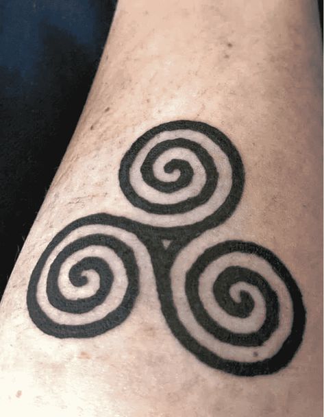 Celtic Tattoo Design Images (Celtic Ink Design Ideas) Celtic Trinity Tattoo, Celtic Chest Tattoo Men, Celt Tattoo, Scottish Celtic Tattoo, Occult Geometry, Celtic Back Tattoo, Celtic Sun Tattoo, Celtic Designs Tattoo, Tattoo Ideas Celtic