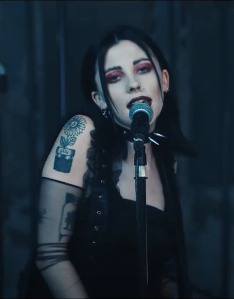 Screenshot from Pale Waves video "Easy" Heather Pale Waves, Pale Waves Heather, Heather Baron Gracie, Modern Monsters, Waves Video, Music Scrapbook, Waving Gif, Pale Waves, The Marías