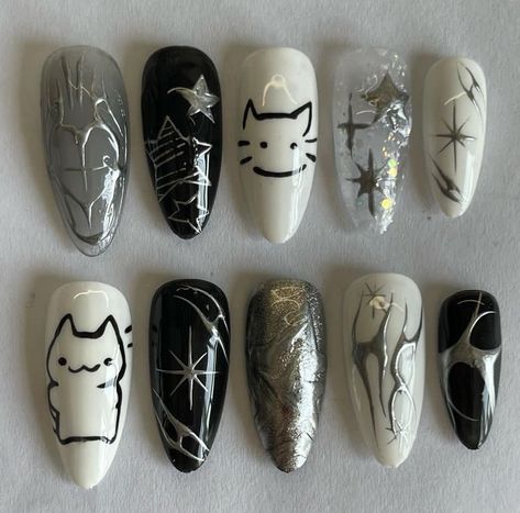 Cute Grunge Nails, Kpop Inspired Nails, Ongles Goth, Grad Nails, How To Have Style, Fake Nails Designs, Milky Nails, Punk Nails, Goth Nails