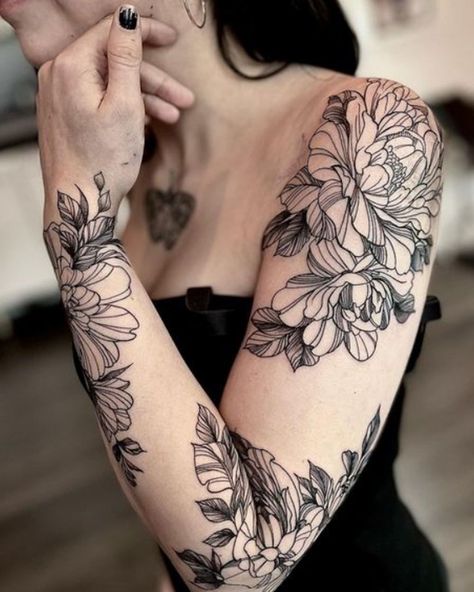 Phoney Flowers Tattoo, Types Of Flower Tattoos Design, Flower Tattoo Types, Filler Flower Tattoo Ideas, Big Delicate Tattoo, Wedding Flowers Tattoo, Large Flower Tattoo Designs, Types Of Tattoo Flowers, Tattoo Flowers Meaning