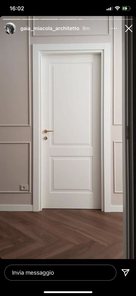 White Wood Door, English Apartment, Interior Door Styles Modern, Interior Door Styles, Bedroom Door Design, Home Design Diy, Battle Tank, White Doors, House Doors