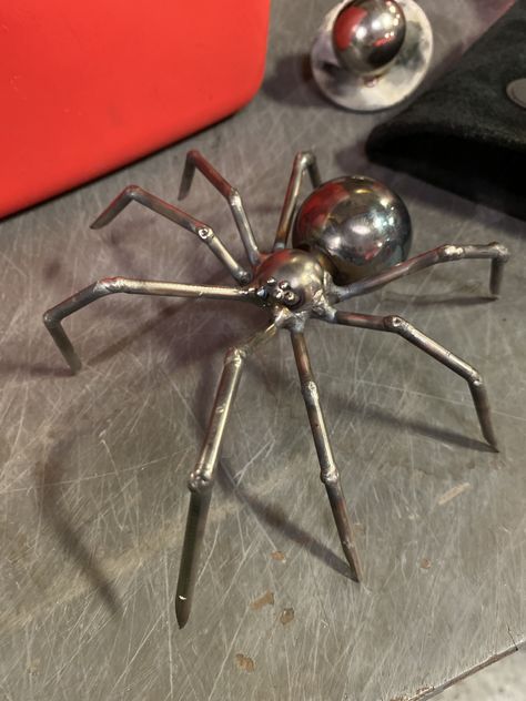 Easy Metal Art, Cool Metal Projects, Christmas Welding Projects, Welding Projects Ideas Easy, Soldering Art, Tig Welding Art, Metal Crafts Diy, Welding Art Ideas, Metal Spider