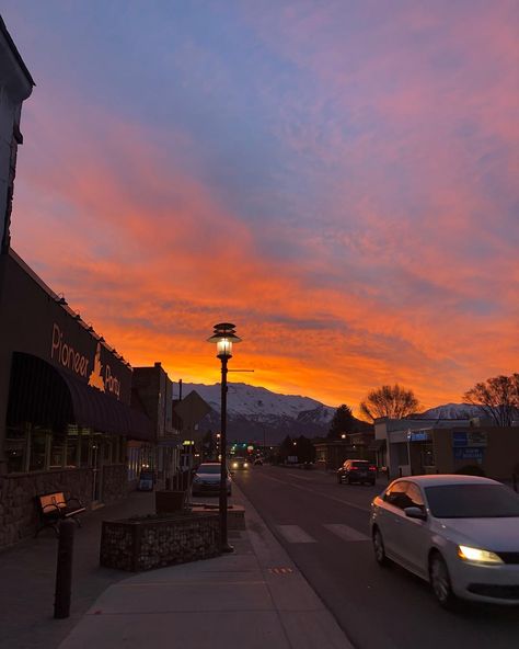 Country Bakery of Lehi on Instagram: “Good morning Utah! It’s a beautiful day. Hope you’re starting your day right with delicious doughnuts!  #yum lehicountrybakery” Good Weather, Rainbow Hills Utah, Utah Landscape Photography, Utah Scenery, Lehi Utah, Utah Rainbow Hills, Moon Overlook Utah, Look At The Sky, Pretty Sky