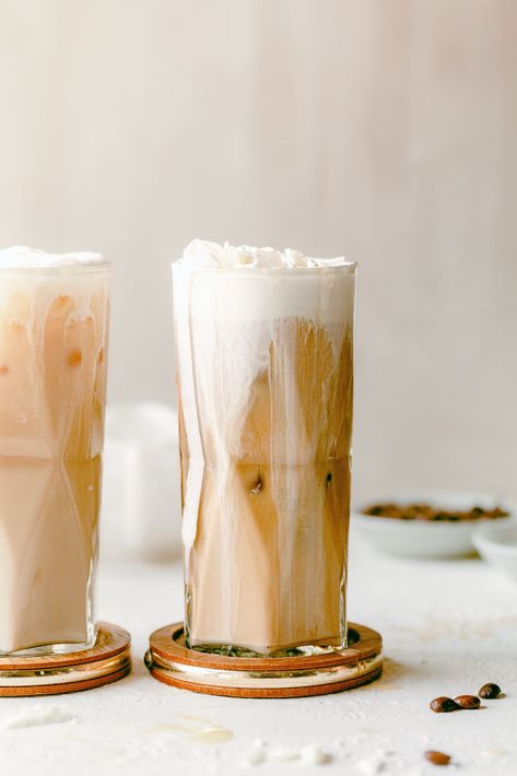 Iced White Mocha At Home, Starbucks White Chocolate, Iced White Chocolate Mocha, White Chocolate Syrup, Iced White Mocha, White Chocolate Sauce, Easy Home Recipes, Coffee Shop Menu, White Chocolate Mocha