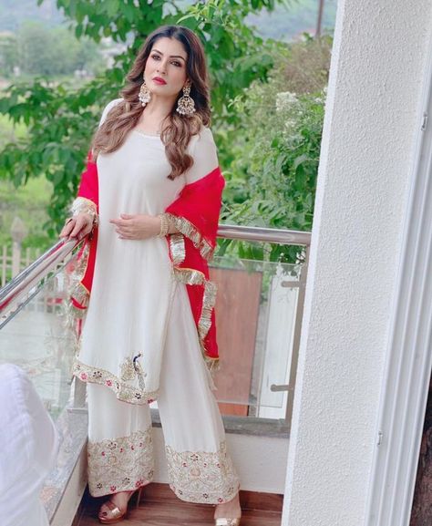 Red White Dress Indian, White Suit Combination Women, White Suit With Red Dupatta, White Suit With Coloured Dupatta, White Dress Pakistani, Colourful Dupatta, White Indian Outfit, White Pakistani Suit, Plazo Dress