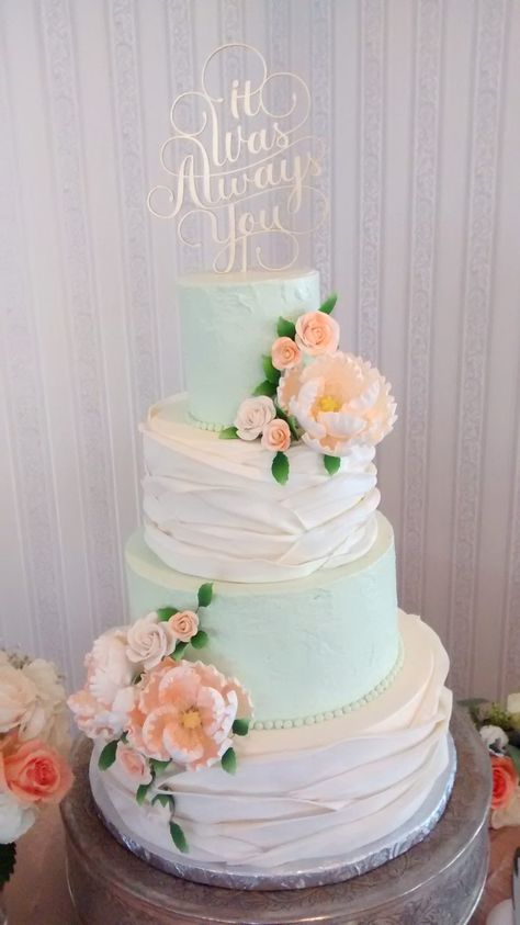 Mint & Peach Wedding Cake Wedding Cake Mint Green, Mint Green And Peach Wedding, Teal And Peach Wedding, Peach Wedding Cakes, Green And Peach Wedding, Mint Green Wedding Theme, Mint Green Wedding Cake, Peach Wedding Cake, Peach Gold Wedding