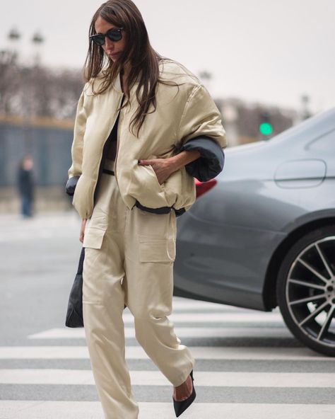 Cargo Pants Street Style, Style Influencers, Cargo Pants Outfit, The Frankie Shop, Frankie Shop, Mr Style, Cargo Jacket, Street Style Winter, Influencers Fashion