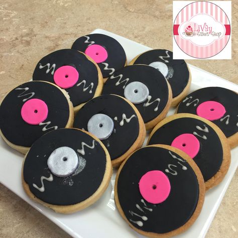 Vinyl Record Cookies, Record Cookies Decorated, Disco Party Dessert Table, Vinyl Cookies, Disco Party Cookies, Disco Cookies Decorated, Dj Themed Birthday Party, 50s Cookies, Music Themed Cookies