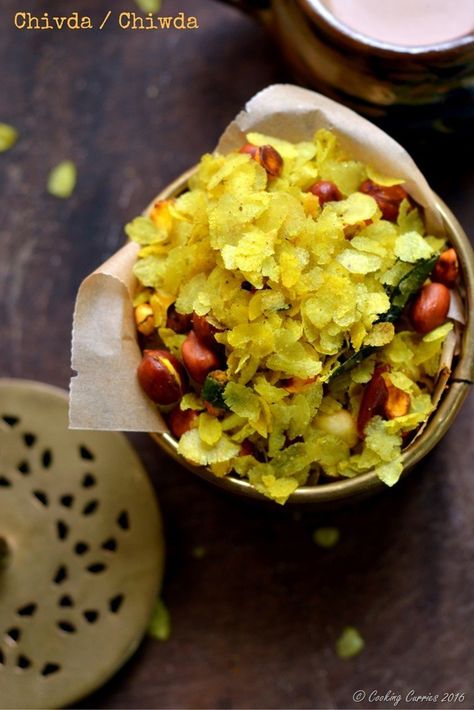 Chivda -Chiwda - Savory Beaten Rice Flakes with Peanuts - Cardamom Cookies, Rice Flakes, Cooking Curry, Diwali Food, Tea Time Snacks, Indian Snacks, Family Favorite Meals, Savory Snacks, Curries