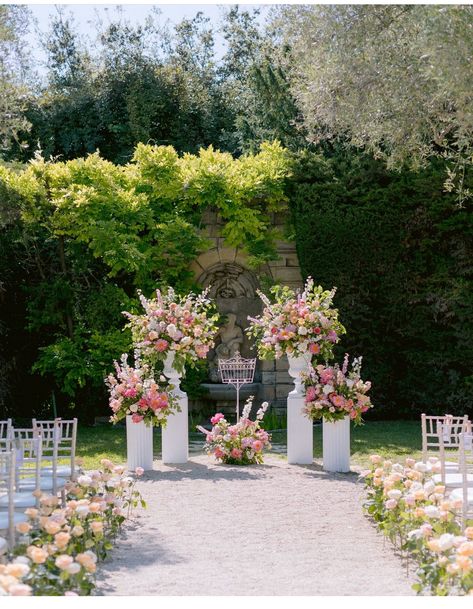 Wedding Alter Flowers, Bridal Era, Alter Flowers, Wedding Pillars, Wedding Ceremony Setup, Wildflower Wedding Theme, Nz Wedding, Wedding Alters, Floral Arch Wedding