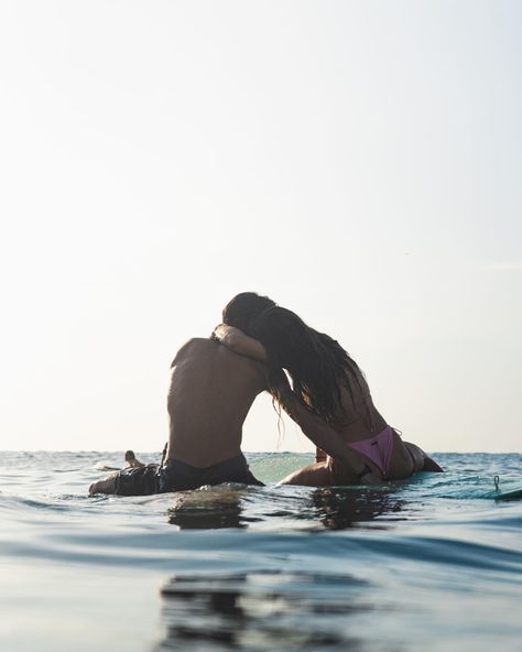 Coty Childers (@cccoty) • Fotos y videos de Instagram Surfing Couple, Surf Couple, Surfer Couple Goals, Surf Couple Aesthetic, Surfer Relationship Aesthetic, Surfer Couple Photoshoot, Surfing Couple Goals, Surfer Couple, Surfer Family Goals