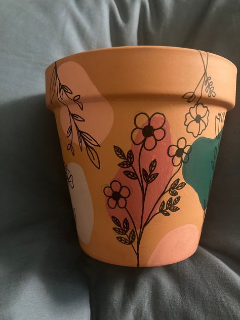 Painting A Flower Pot Ideas, Watercolor Terracotta Pots, Terracotta Pots Design, Personalized Plant Pots, Plant Pot Acrylic Painting, Boho Flower Pot Painting, Vinyl On Terra Cotta Pots, Painted Objects Ideas, Terracota Painting Ideas