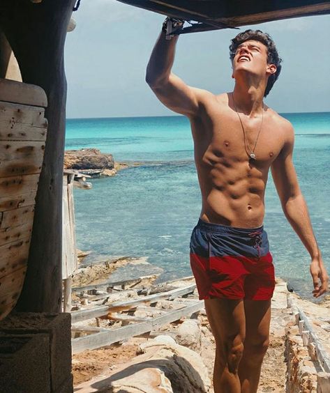 xavier serrano Surfer Guys, Xavier Serrano, Toni Mahfud, Surfer Boys, Men Abs, Teenage Boys, Shirtless Men, Shawn Mendes, Male Models