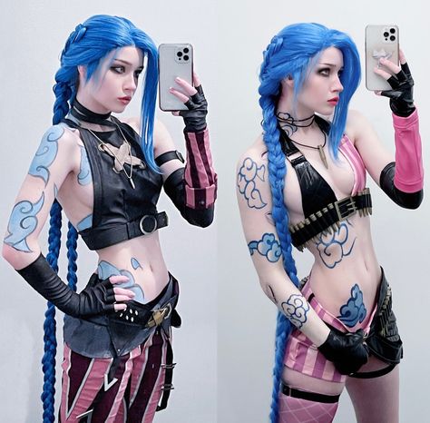 nora 🌱 on Twitter: "arcane jinx vs league of legends jinx https://t.co/GQ3pzPAKy5" / Twitter Nora Fawn, Ashe League Of Legends, Cosplay League Of Legends, Cosplay Ideas Women, Champions League Of Legends, Jinx Cosplay, Arcane Jinx, Snk Cosplay, Doll Divine