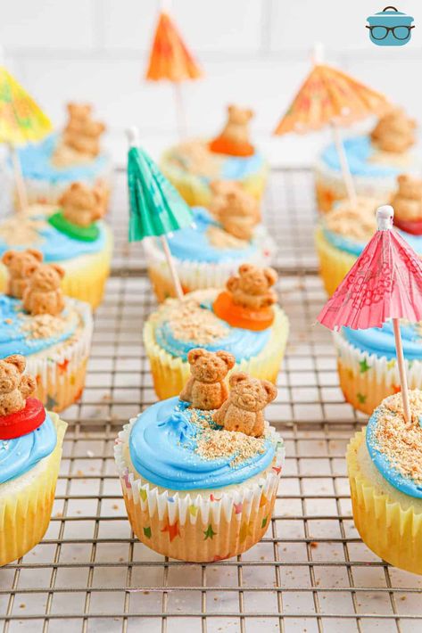 Kid Summer Party Ideas, Cupcakes For Pool Party, Beach Bear Cupcakes, Swimming Pool Cupcakes, Summer Baking With Kids, 2nd Birthday Water Theme, Summer Birthday Ideas For Kids, Summer Party For Kids Ideas, Toddler Pool Party Ideas