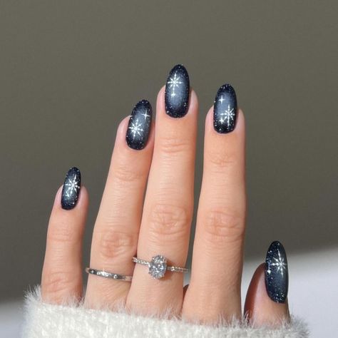 Blue Christmas Nails, Snow Nails, Short Nails Gel, Cute Nails Short, New Year Nails, New Years Nail Designs, Aura Nails, New Years Nails, Christmas Coffee Bar