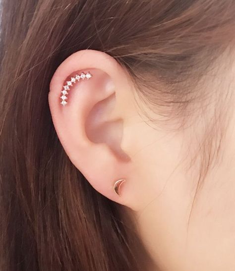 Bar Earrings Cartilage, Tragus Stud Piercing, Moon Piercing, Studs Piercing, Stud Piercing, Piercing Septum, Tragus Stud, Piercing Cartilage, Curved Bar