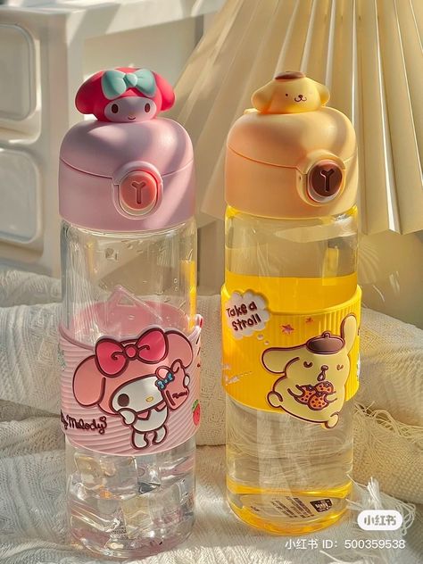 Kawaii Cups, Hello Kitty Shop, Pretty School Supplies, Make 100 A Day, Trendy Water Bottles, Cute Stationary School Supplies, Cute Water Bottles, Clay Diy Projects, Gift Inspo